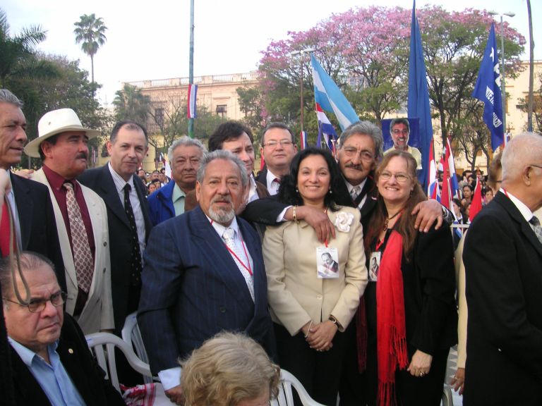 EsperandoInaauguracionConPrimos15Ago08